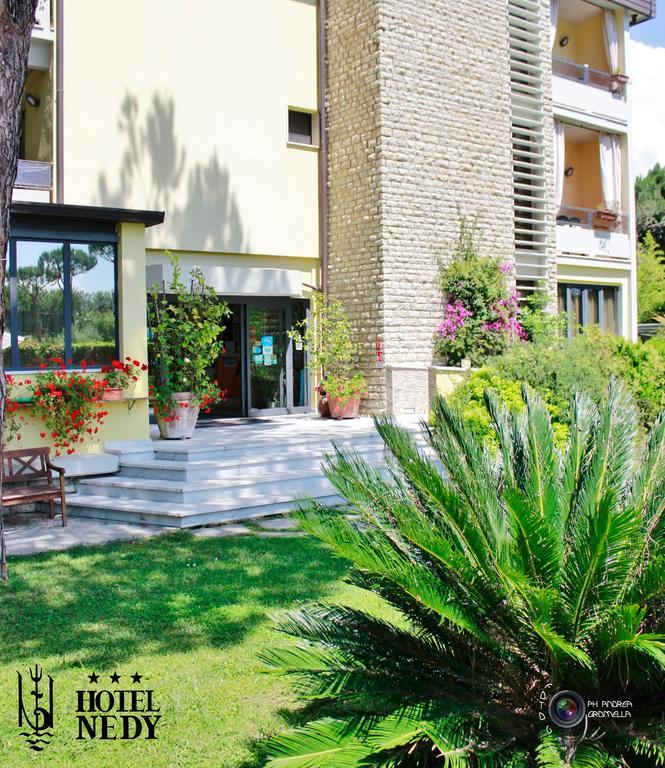 Hotel Nedy Marina di Massa Exteriör bild