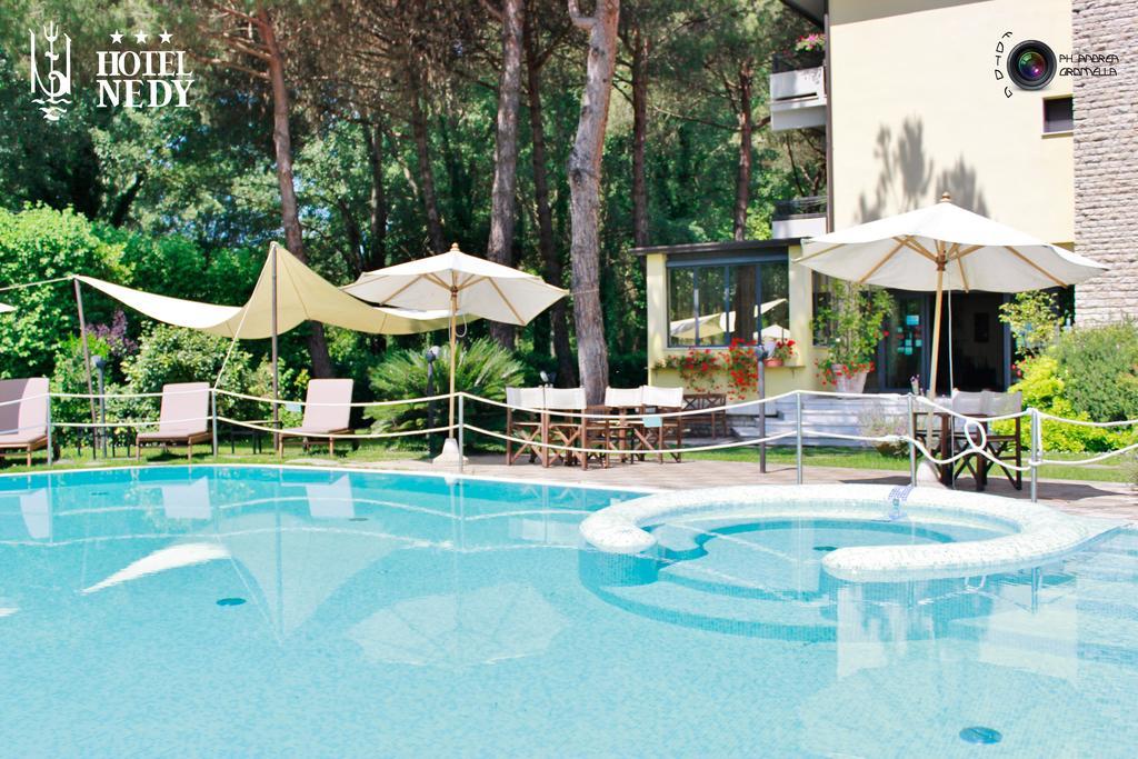 Hotel Nedy Marina di Massa Exteriör bild