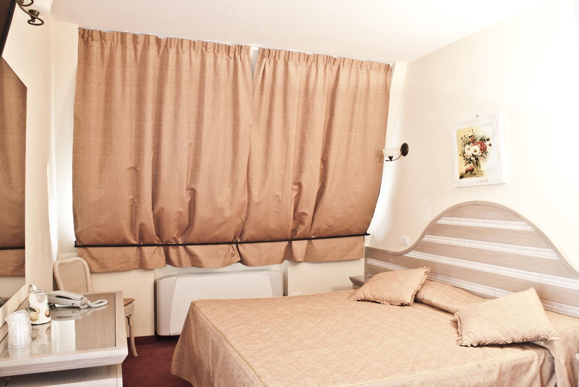 Hotel Nedy Marina di Massa Exteriör bild