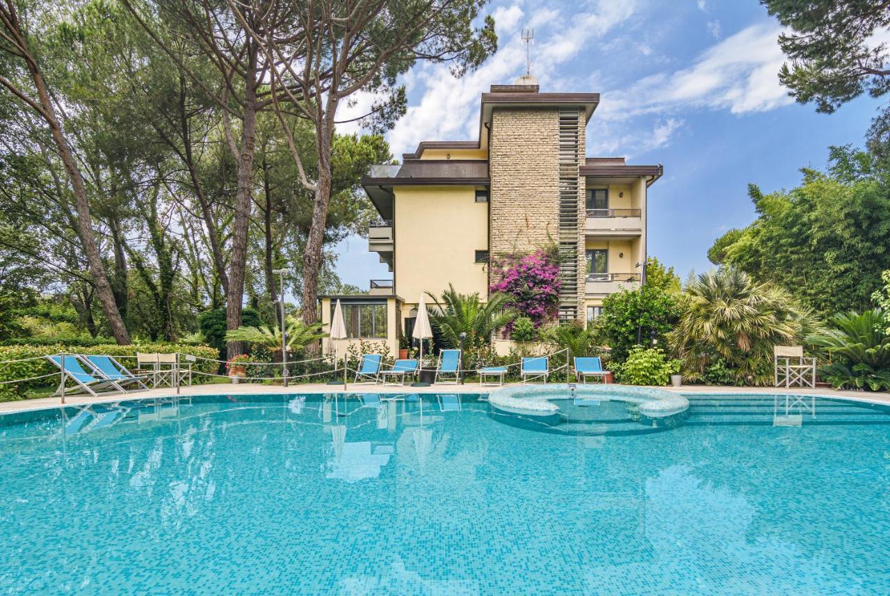 Hotel Nedy Marina di Massa Exteriör bild