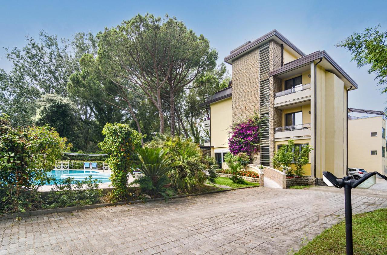 Hotel Nedy Marina di Massa Exteriör bild