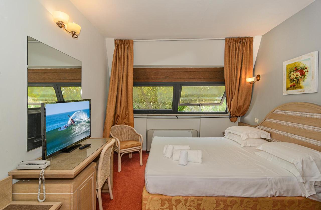 Hotel Nedy Marina di Massa Exteriör bild