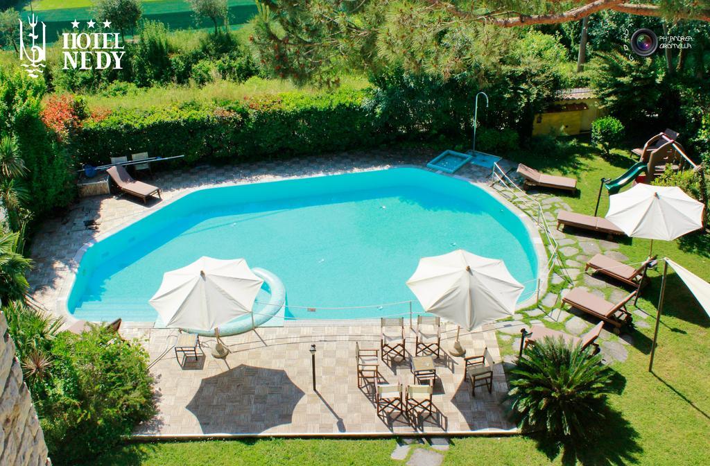 Hotel Nedy Marina di Massa Exteriör bild