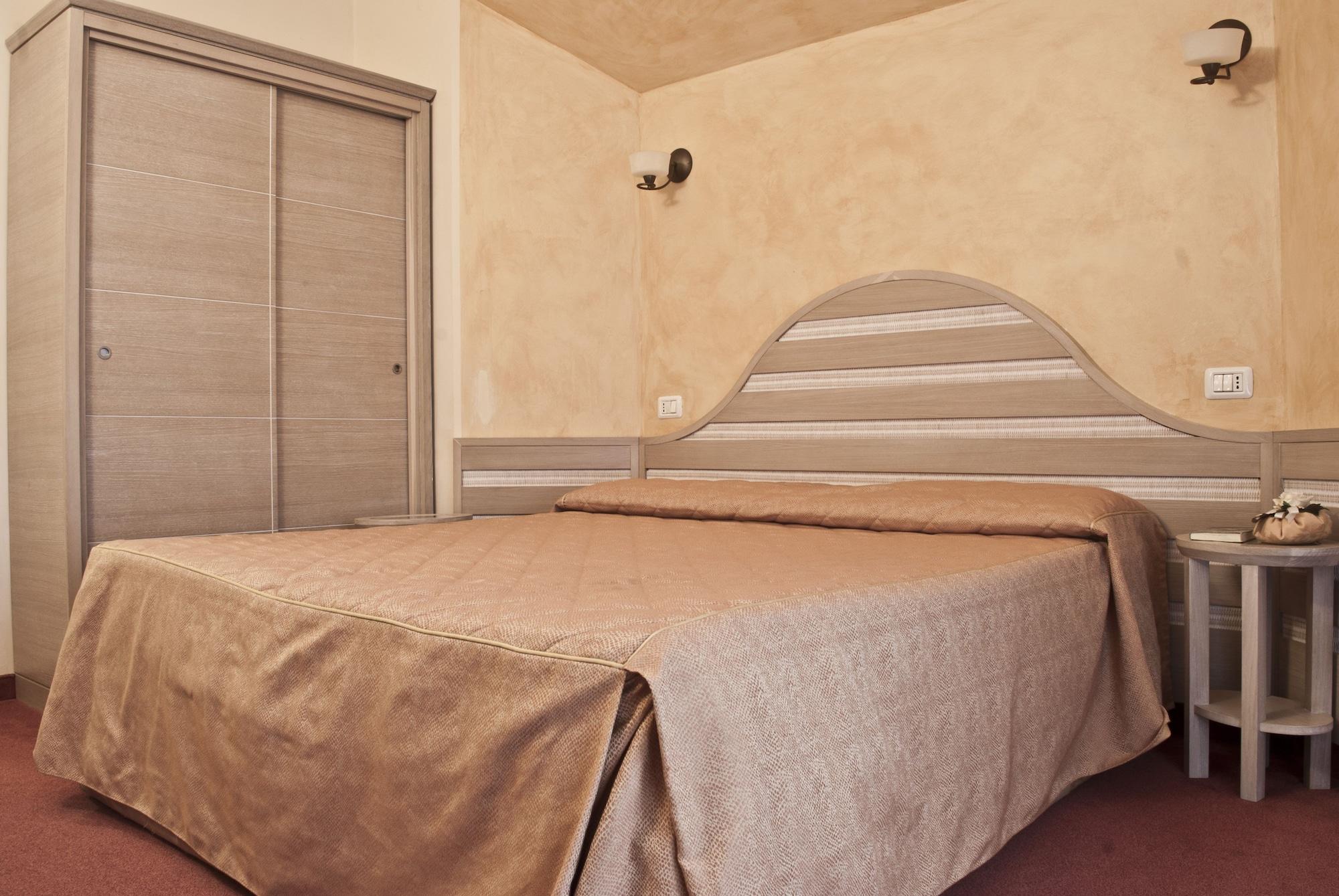 Hotel Nedy Marina di Massa Exteriör bild