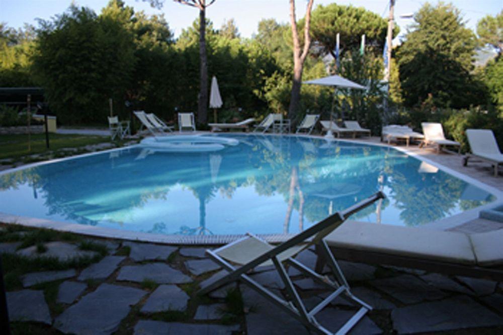 Hotel Nedy Marina di Massa Exteriör bild