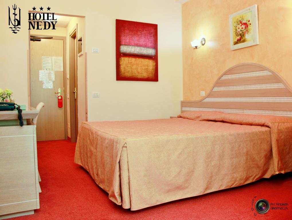 Hotel Nedy Marina di Massa Exteriör bild